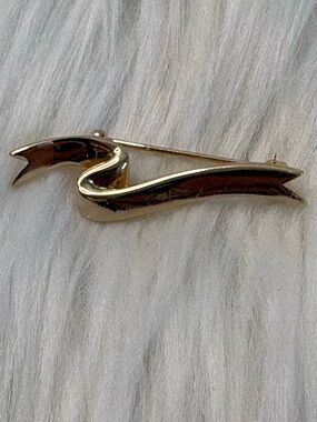 (188)Avon Gold-Tone Sculptural Wave Brooch